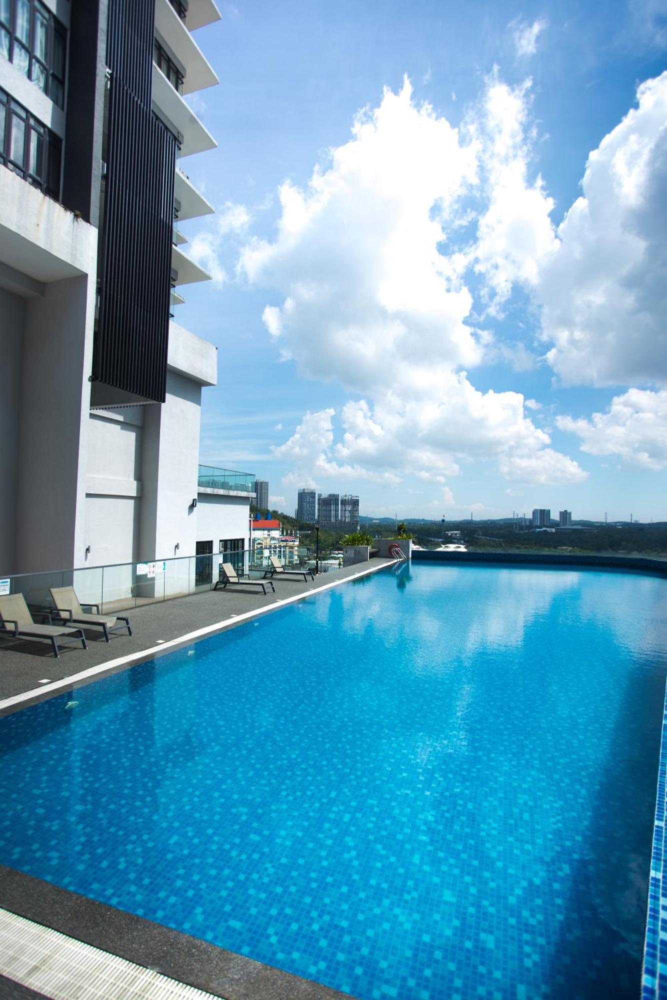 Апартаменти D'Pristine Medini By The One - 8Min Walk To Legoland Нусаяя Екстер'єр фото